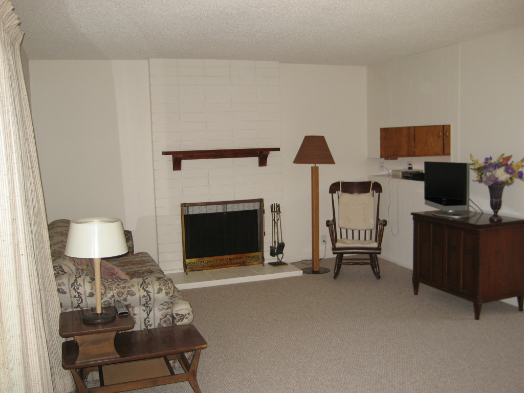 5820 Encina Road, Unit 2 Goleta, CA 93117 - Photo 3 of 15 Living Room