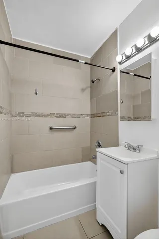 $4,000 | 1498 Northeast 180th Street, North Miami Beach, FL 33162