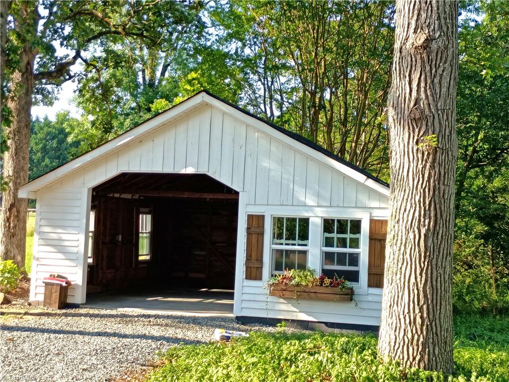 280 Hasty School Road Thomasville, NC 27360 - Photo 13 of 33