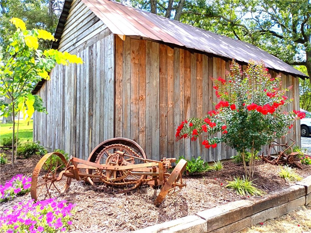 280 Hasty School Road Thomasville, NC 27360 - Photo 6 of 33