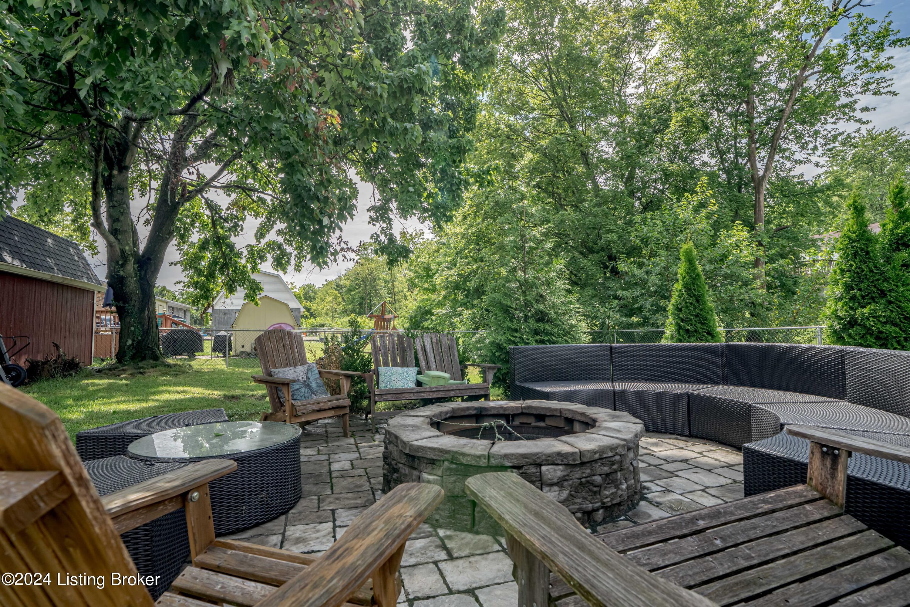 8219 Roseborough Road Louisville, KY 40228 - Photo 31 of 37 DSC00587