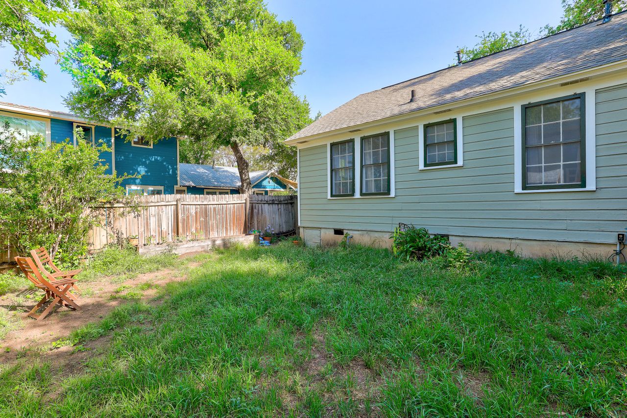 809 East 44th Street Austin, TX 78751 - Photo 35 of 37 View of fenced yard