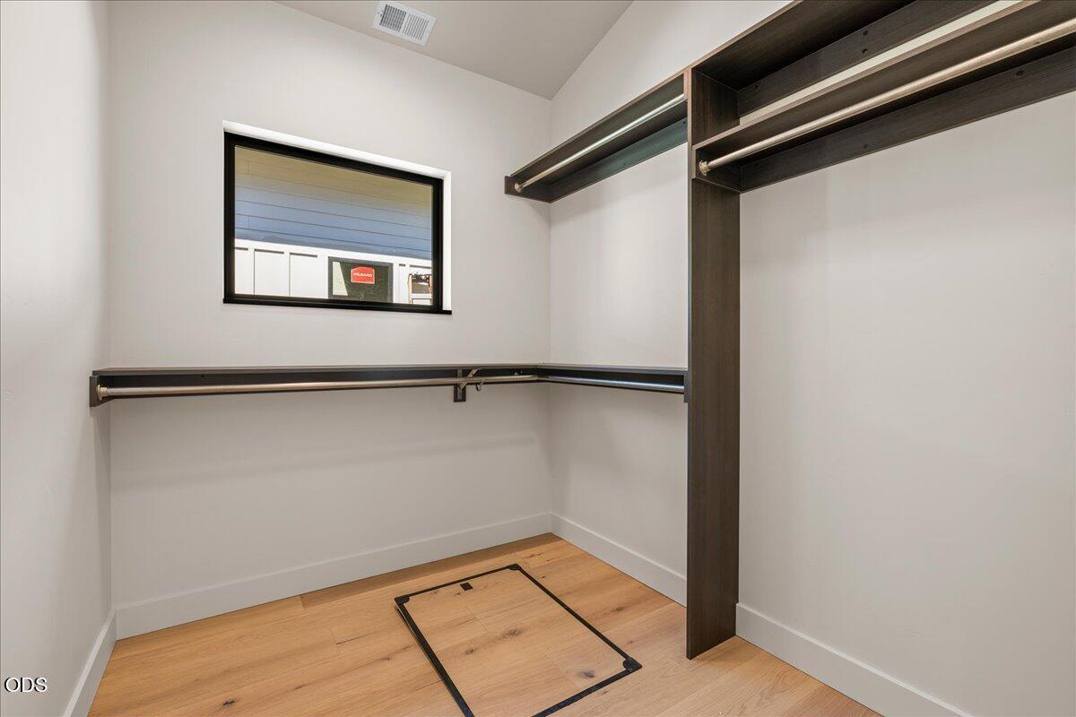 391 Clinton Street Ashland, OR 97520 - Photo 23 of 41 a view of a room