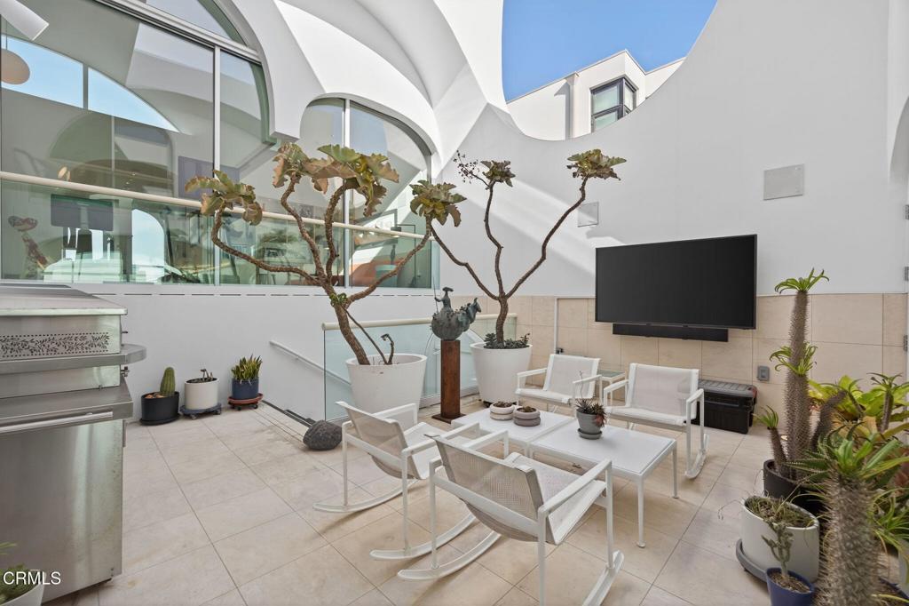 1211 Capri Way Oxnard, CA 93035 - Photo 28 of 63 a living room with patio furniture and a flat screen tv