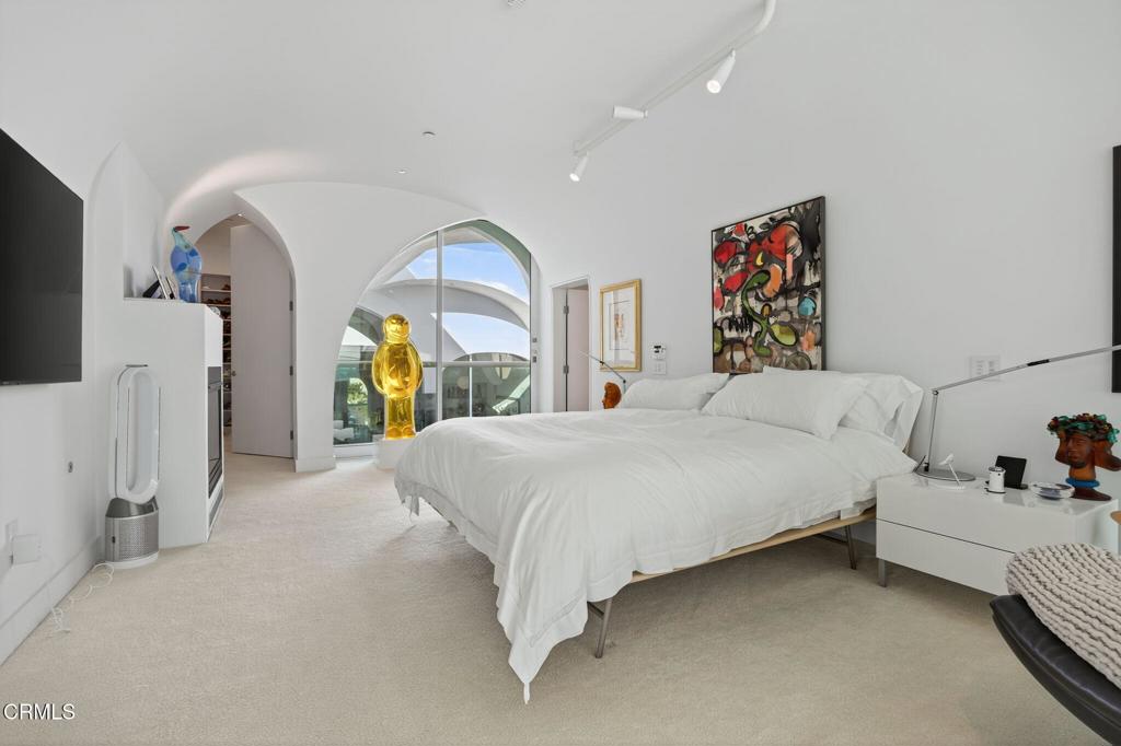 1211 Capri Way Oxnard, CA 93035 - Photo 33 of 63 a bedroom with a bed and a couch