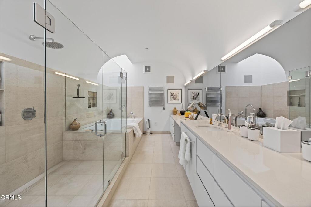 1211 Capri Way Oxnard, CA 93035 - Photo 34 of 63 a large white room with mirror and sink