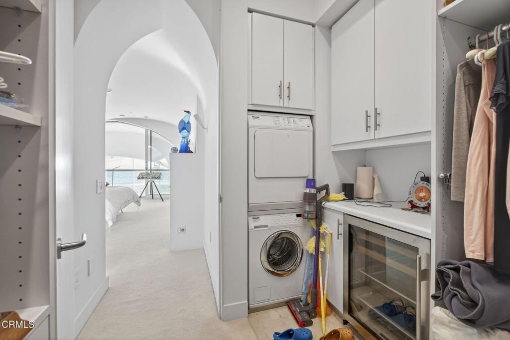 1211 Capri Way Oxnard, CA 93035 - Photo 38 of 63 a view of a kitchen with washer and dryer