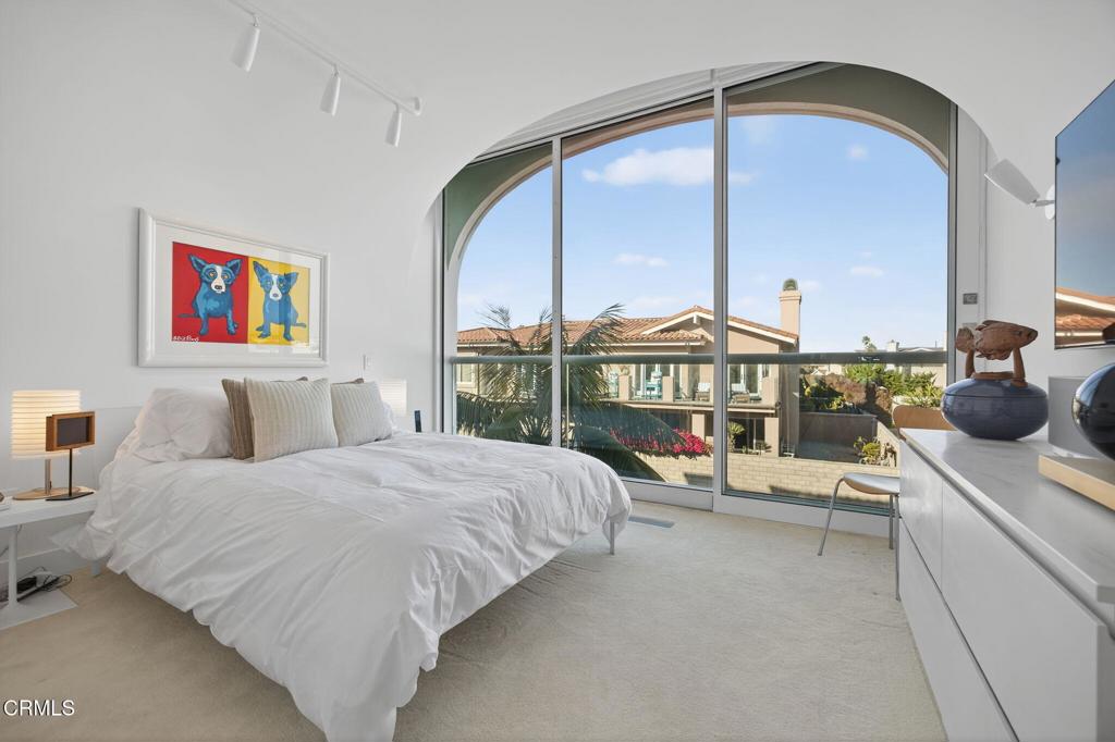 1211 Capri Way Oxnard, CA 93035 - Photo 39 of 63 a bedroom with a bed and a painting on the wall