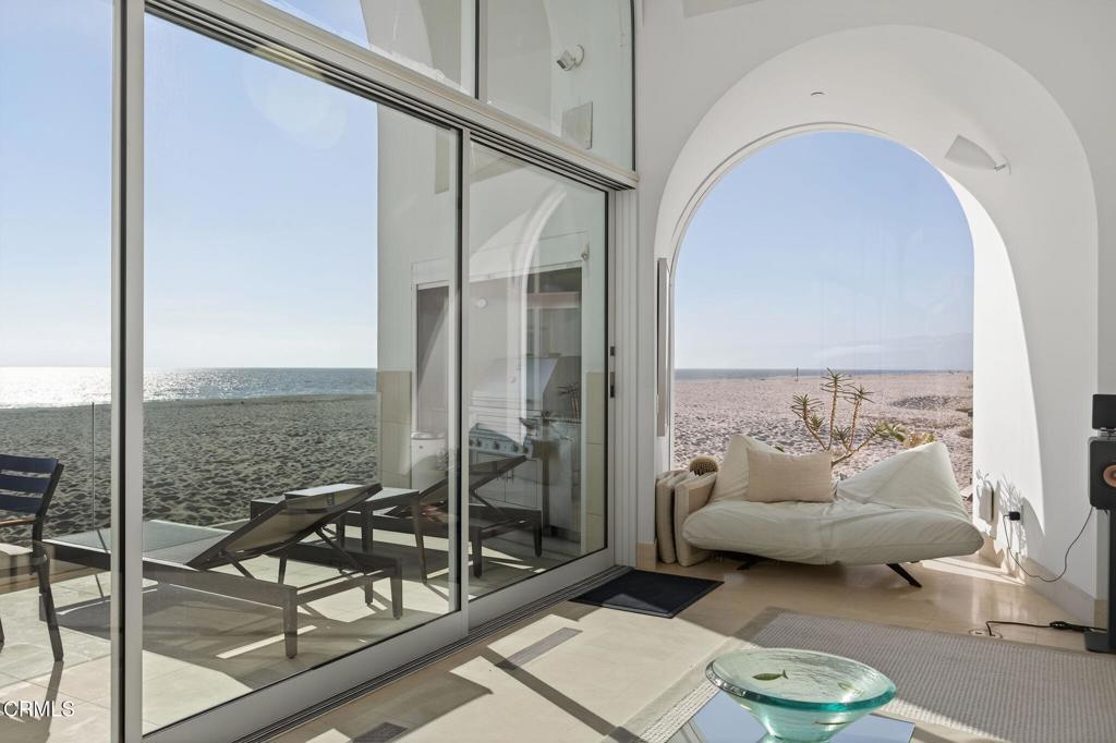 1211 Capri Way Oxnard, CA 93035 - Photo 5 of 63 a living room with furniture