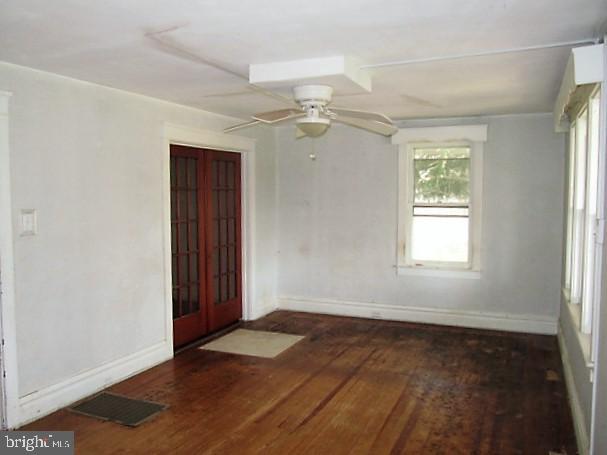 186 North Walnut Street Spring Grove, PA 17362 - Photo 11 of 33 LIVING ROOM