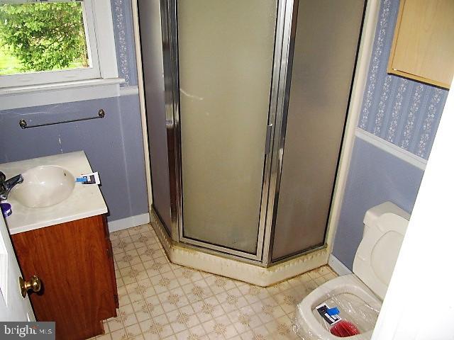 186 North Walnut Street Spring Grove, PA 17362 - Photo 24 of 33 1ST FLOOR BATHROOM