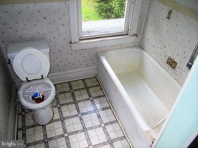 186 North Walnut Street Spring Grove, PA 17362 - Photo 26 of 33 2ND FLOOR BATHROOM
