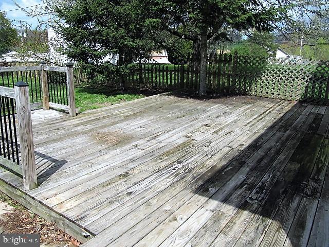 186 North Walnut Street Spring Grove, PA 17362 - Photo 5 of 33 LARGE DECK