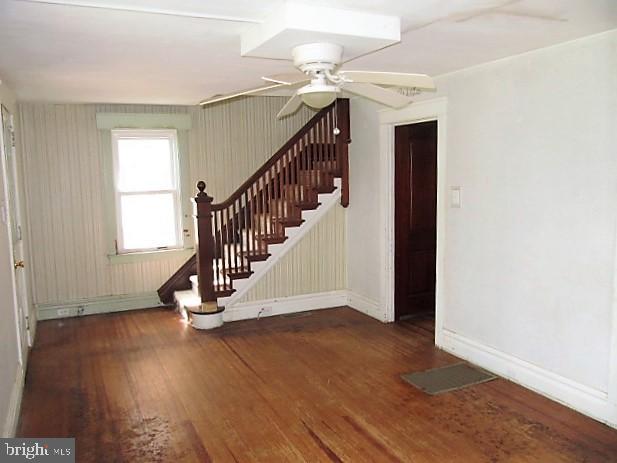 186 North Walnut Street Spring Grove, PA 17362 - Photo 10 of 33 LIVING ROOM