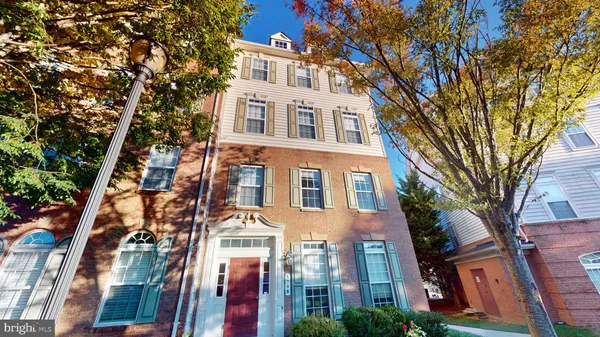 $3,120 | 5708 Callcott Way, Unit A, Alexandria, VA 22312