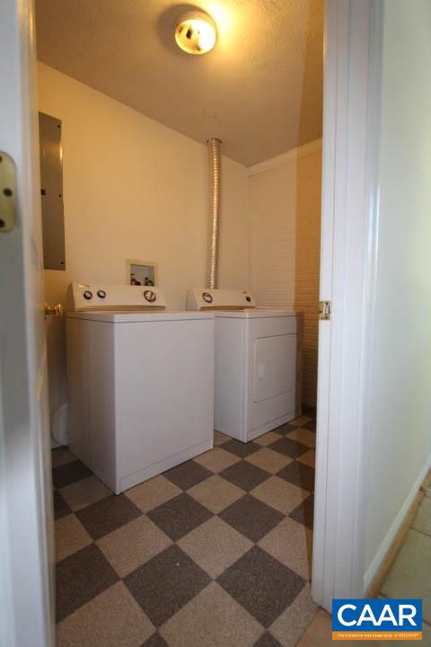 376 North Ridge Way Ruckersville, VA 22968 - Photo 13 of 16 a room with a sink and a mirror