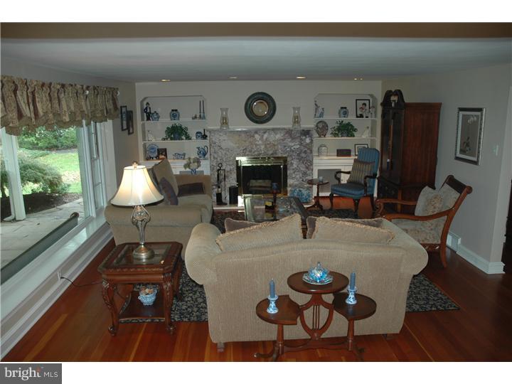 1590 Grasshopper Road Huntingdon Valley, PA 19006 - Photo 12 of 25 Living Room