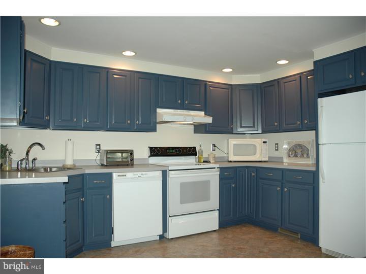1590 Grasshopper Road Huntingdon Valley, PA 19006 - Photo 24 of 25 Kitchen