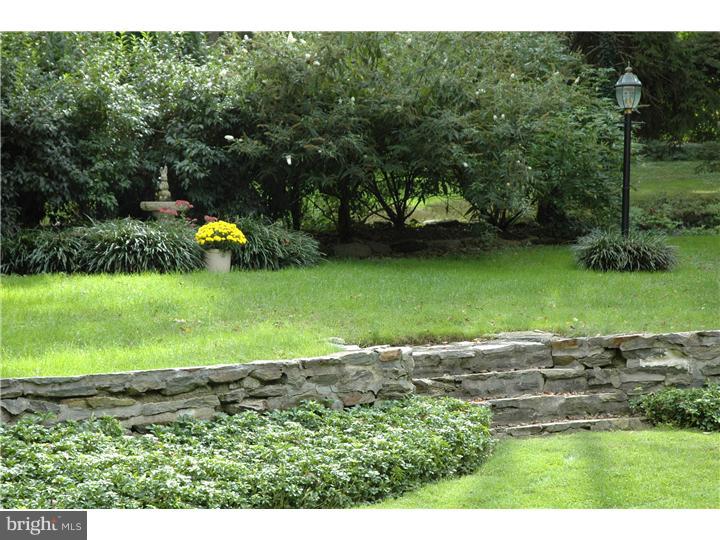 1590 Grasshopper Road Huntingdon Valley, PA 19006 - Photo 6 of 25 Exterior Back