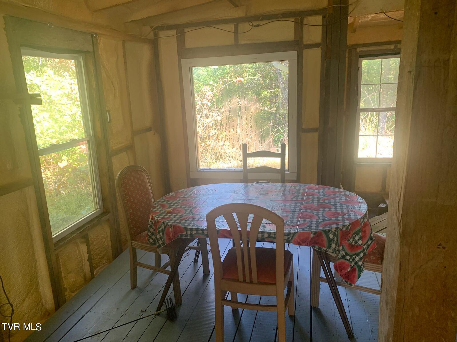 421 Grouse Run Road Sneedville, TN 37869 - Photo 3 of 9 eating area