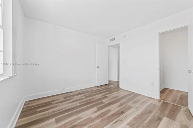 $1,850 | 498 Northwest 165th Street, Unit D201, Miami, FL 33169