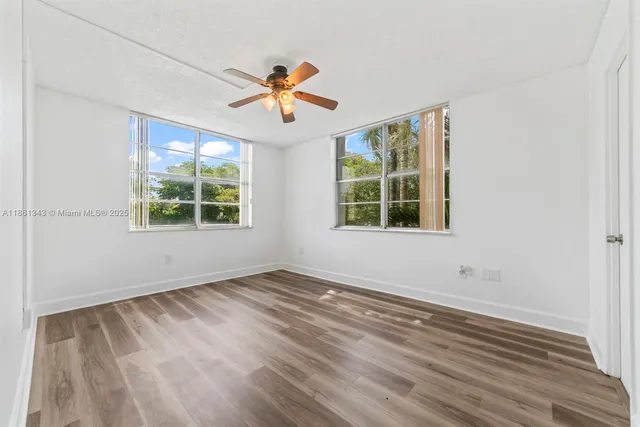 $1,850 | 498 Northwest 165th Street, Unit D201, Miami, FL 33169