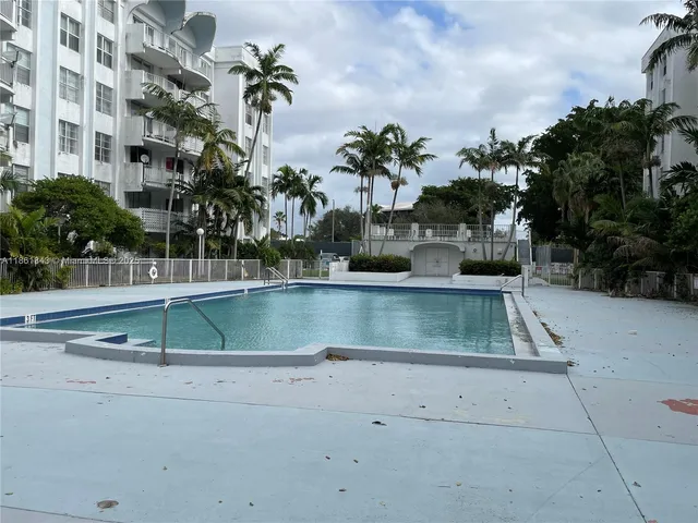 $1,850 | 498 Northwest 165th Street, Unit D201, Miami, FL 33169