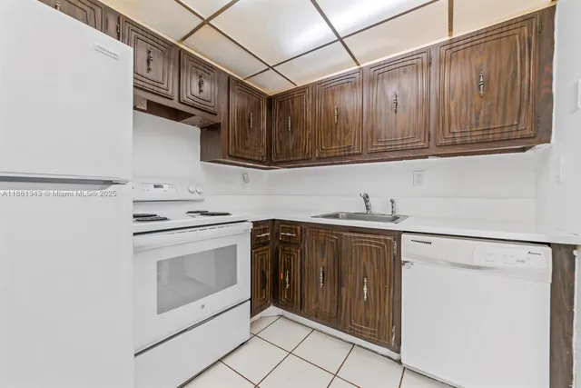 $1,850 | 498 Northwest 165th Street, Unit D201, Miami, FL 33169