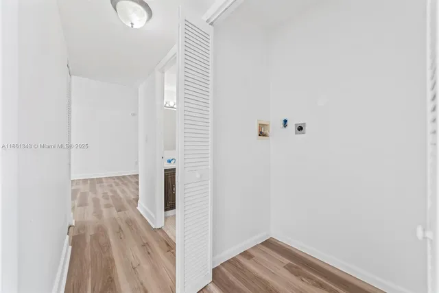 $1,850 | 498 Northwest 165th Street, Unit D201, Miami, FL 33169