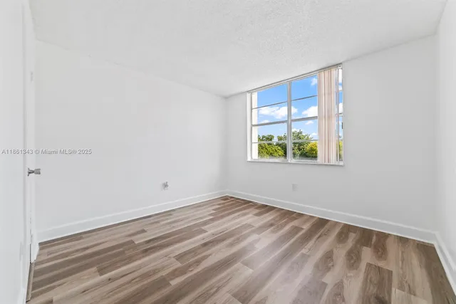 $1,850 | 498 Northwest 165th Street, Unit D201, Miami, FL 33169