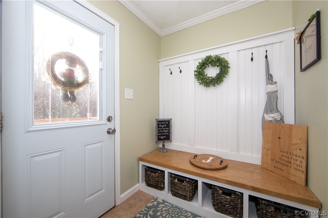 13212 Continental Road Wilsons, VA 23894 - Photo 3 of 26 Entry/Mudroom