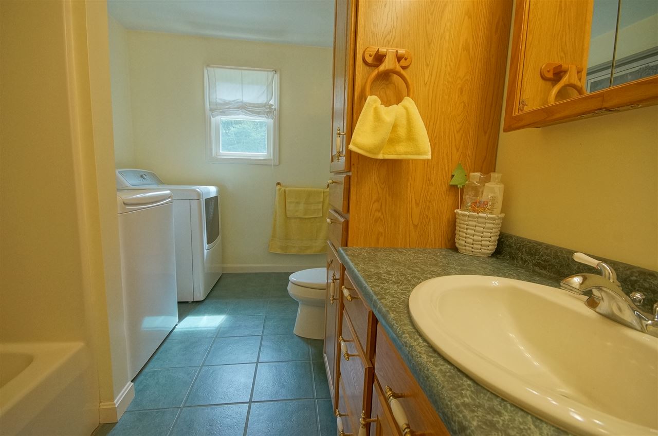 11 Hemlock Springs Road Derry, NH 03038 - Photo 23 of 40