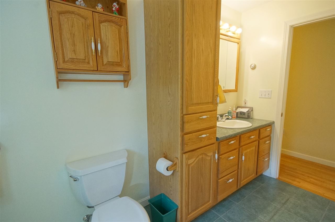 11 Hemlock Springs Road Derry, NH 03038 - Photo 24 of 40