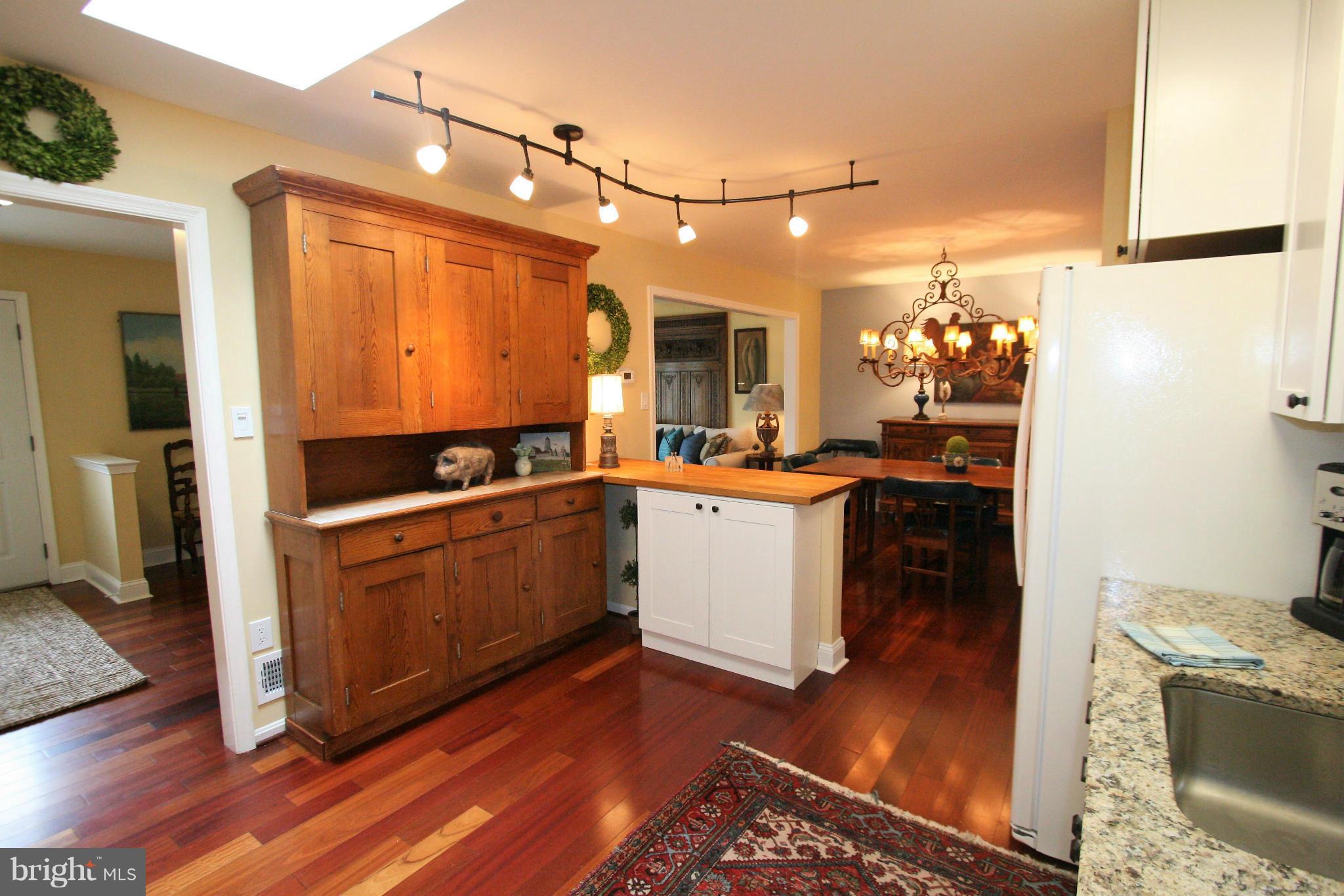 10190 Wavell Road Fairfax, VA 22032 - Photo 11 of 29 Awesome Pine Hutch installed, French country charm