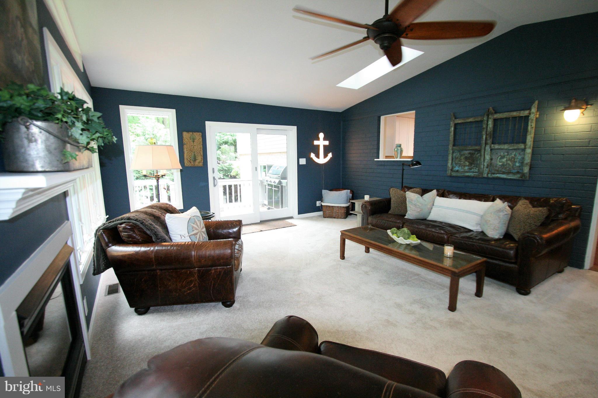 10190 Wavell Road Fairfax, VA 22032 - Photo 15 of 29 Enjoy the gas fireplace