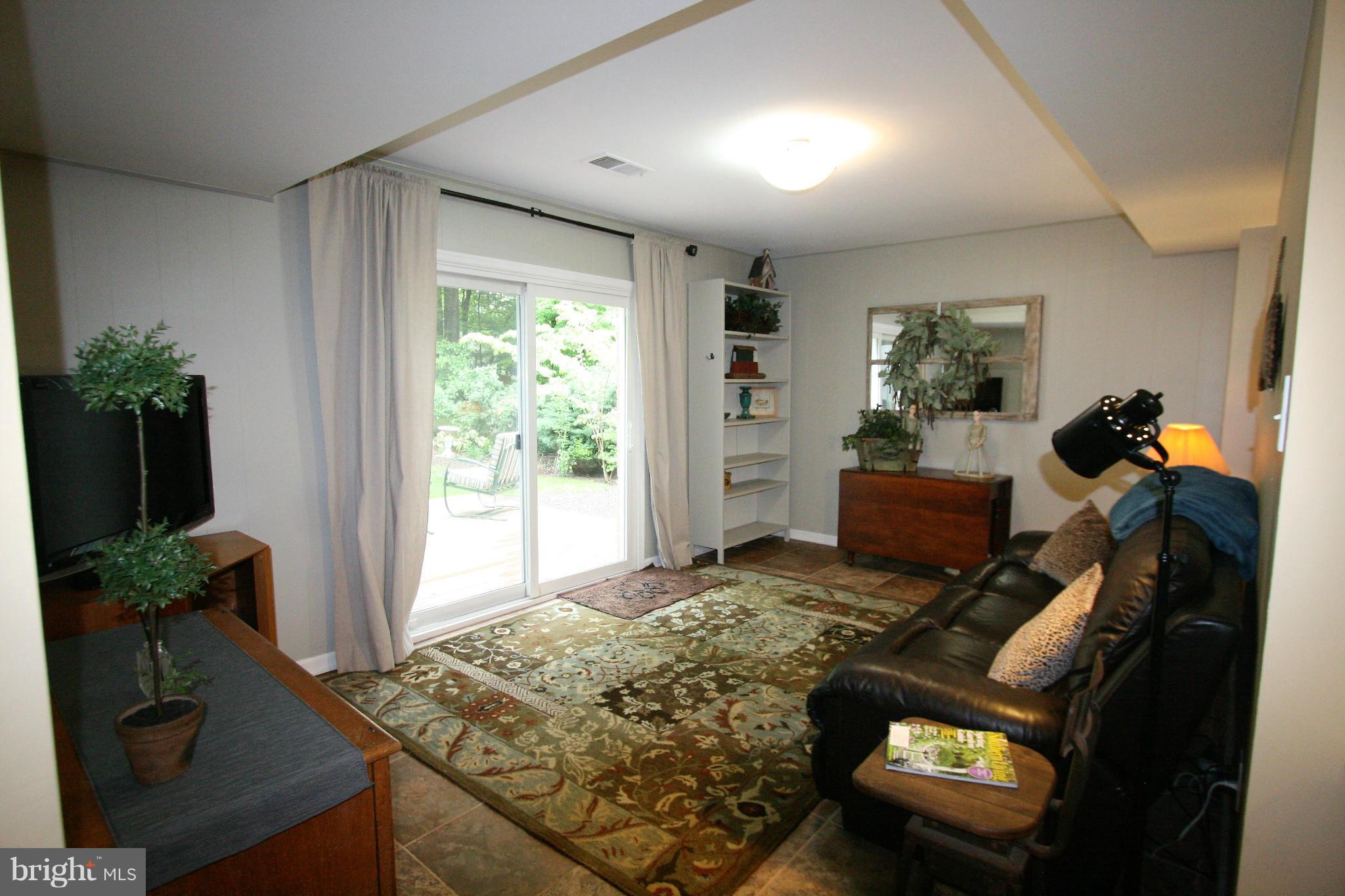 10190 Wavell Road Fairfax, VA 22032 - Photo 21 of 29 This Den is just a few steps down from main level
