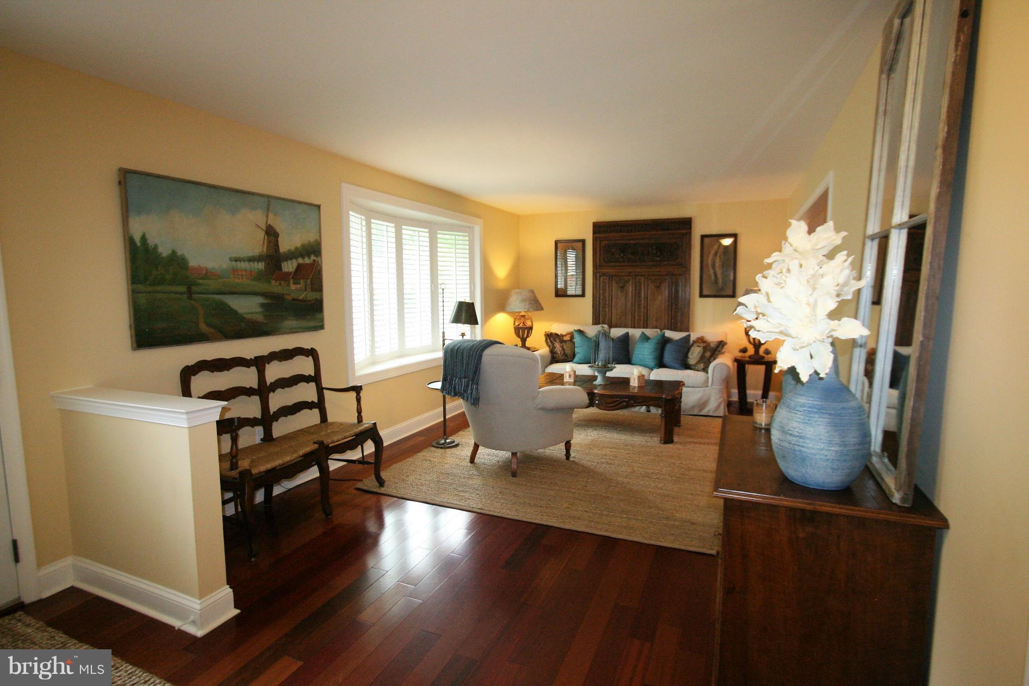10190 Wavell Road Fairfax, VA 22032 - Photo 4 of 29 Gorgeous Hardwoods on main and upper level