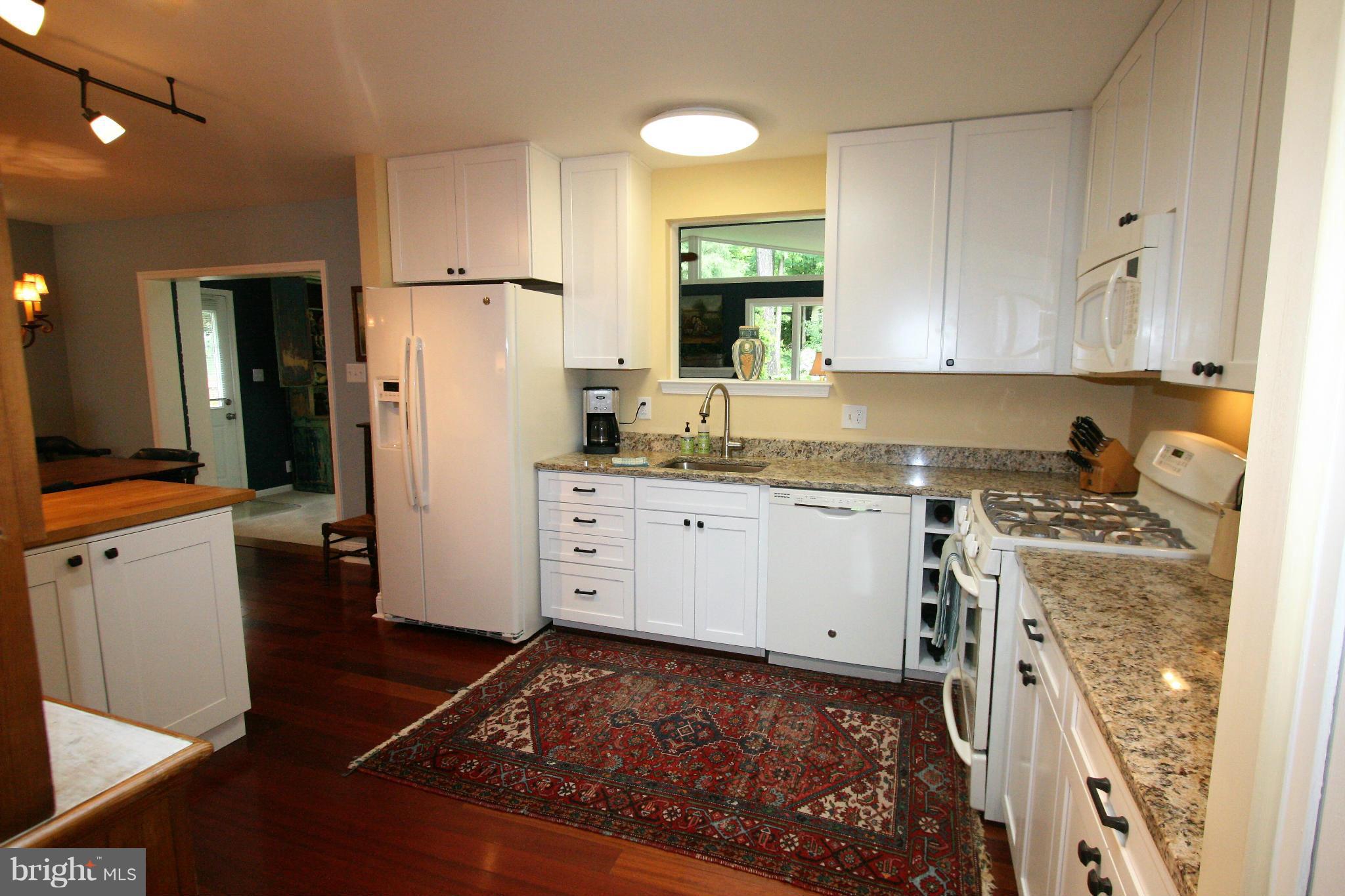 10190 Wavell Road Fairfax, VA 22032 - Photo 9 of 29 New cabinets and granite counter tops