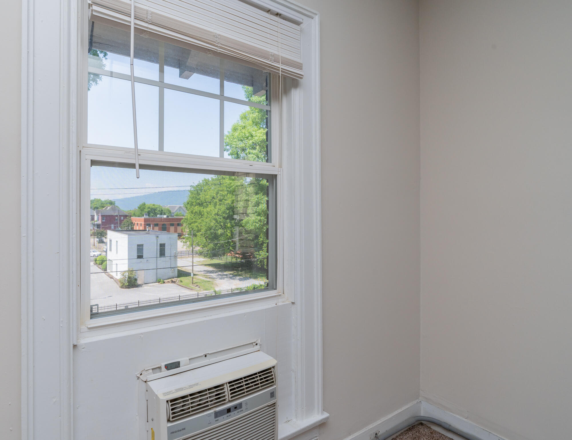 820 Oak Street, Unit 4 Chattanooga, TN 37403 - Photo 6 of 10 820oakapt4-5