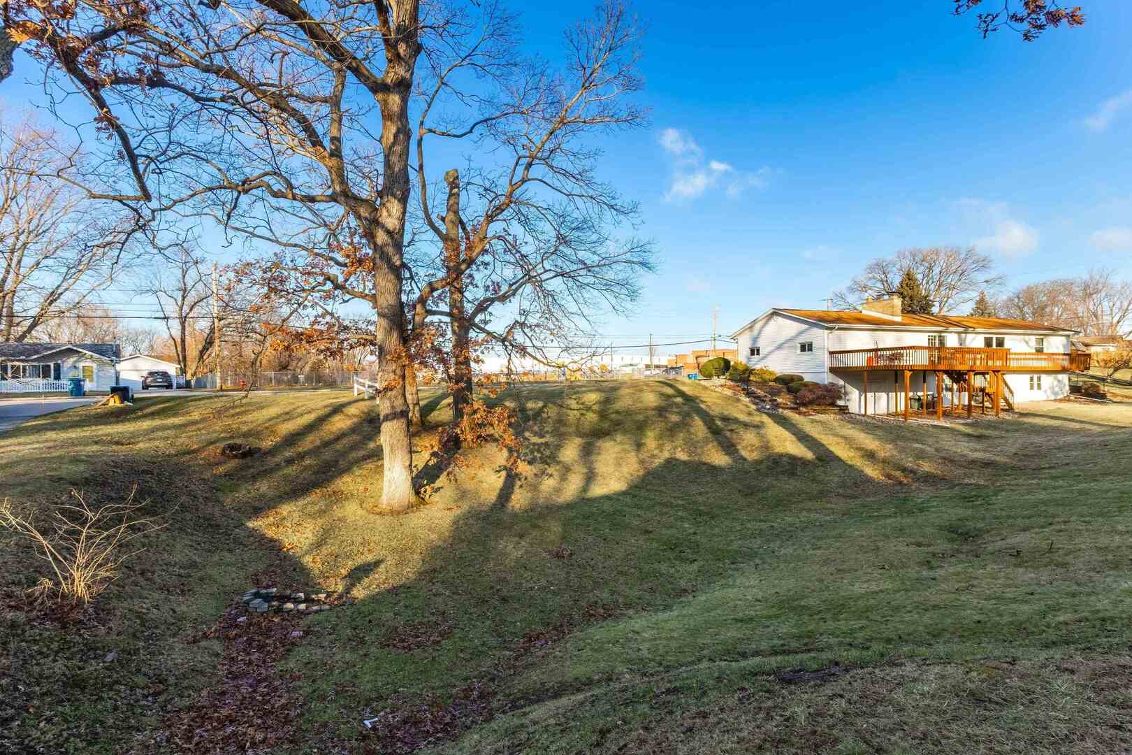 4318 5th Street East Moline, IL 61244 - Photo 5 of 30 a view of yard