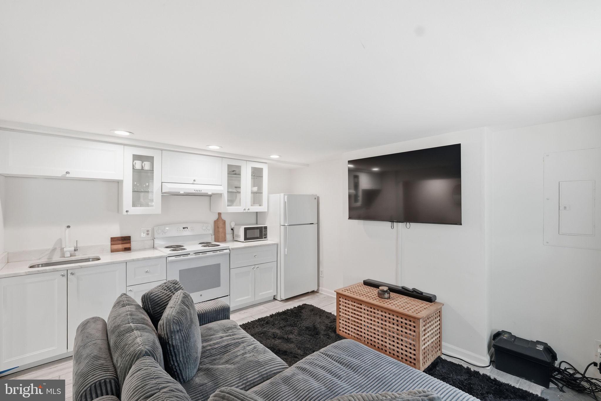 708 I Street Southeast, Unit B Washington, DC 20003 - Photo 7 of 22 Gallery Image 7
