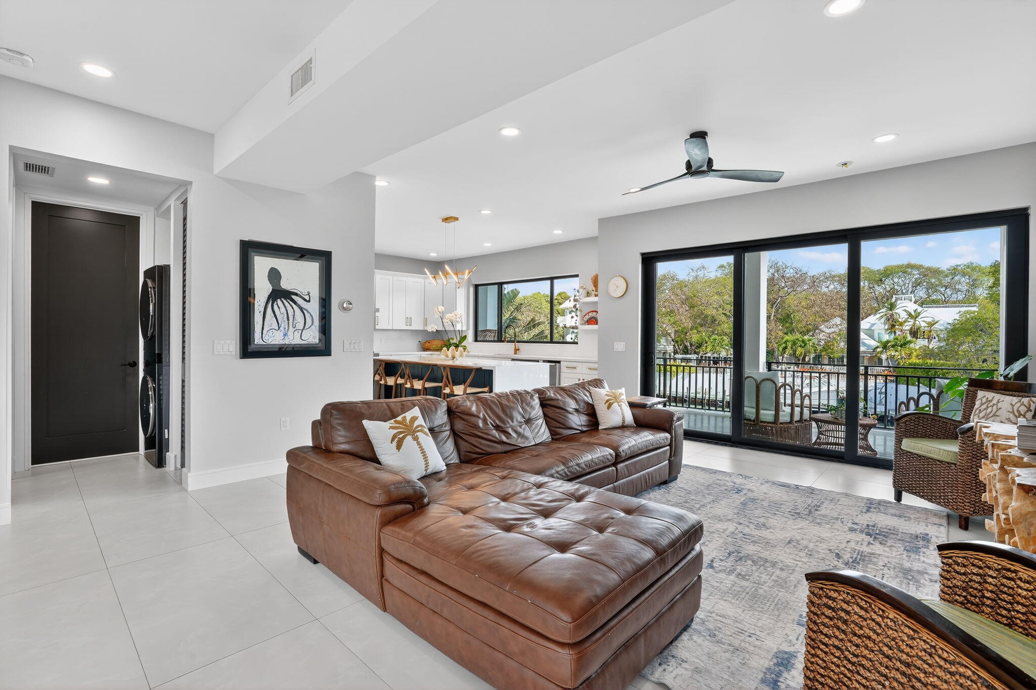 14 Bass Avenue Key Largo, FL 33037 - Photo 16 of 66 Living room