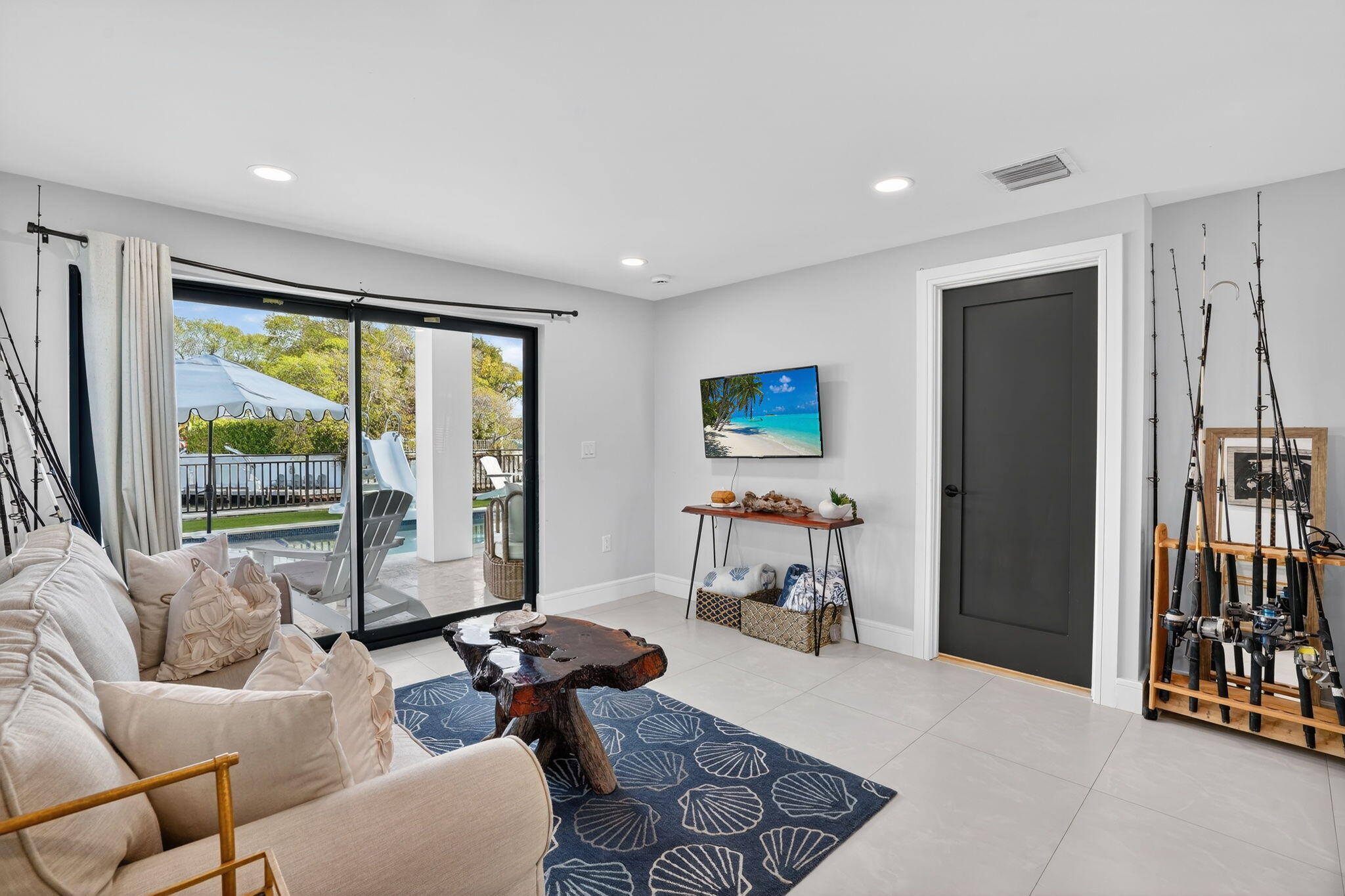 14 Bass Avenue Key Largo, FL 33037 - Photo 46 of 66 Apartment living room