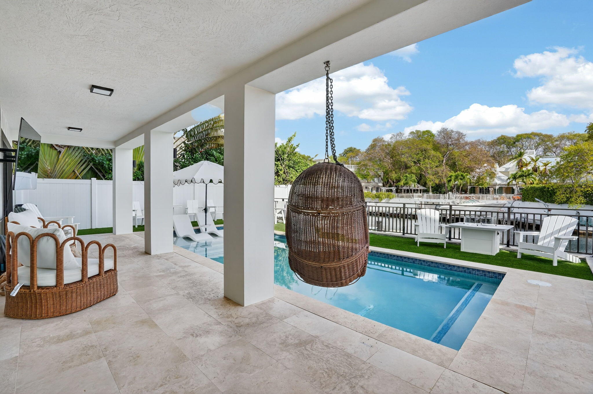 14 Bass Avenue Key Largo, FL 33037 - Photo 10 of 66 Covered pool area