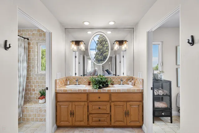 $2,995,000 | 19450 Hidden Lakes Lane, Acampo, CA 95220