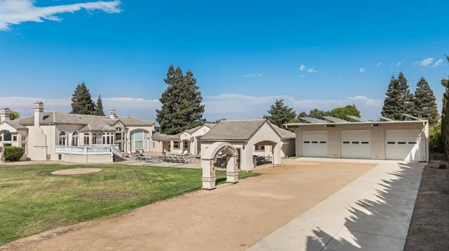 $2,995,000 | 19450 Hidden Lakes Lane, Acampo, CA 95220