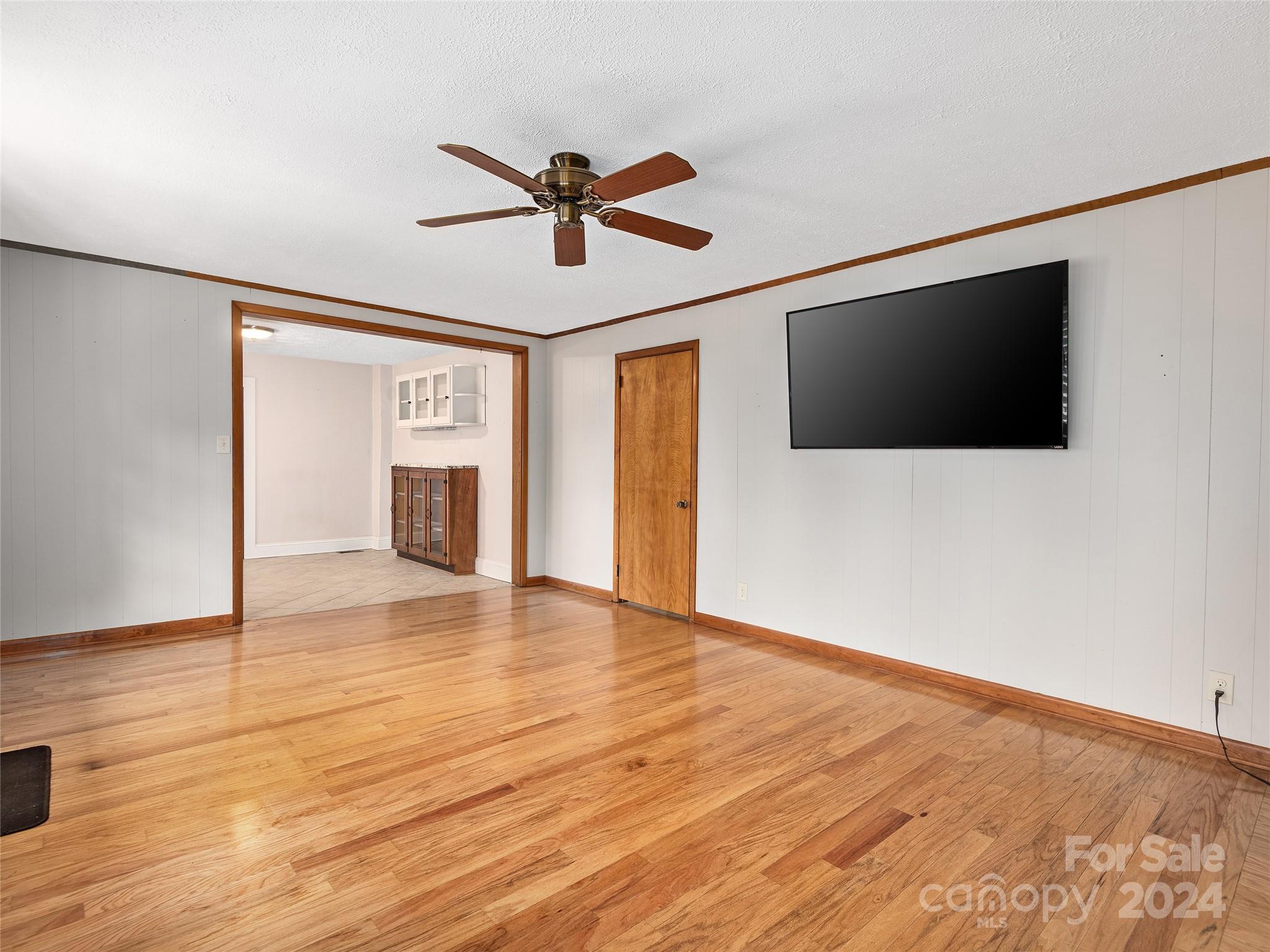 2356 Panther Creek Road Clyde, NC 28721 - Photo 10 of 22 a view of a livingroom with a flat screen tv