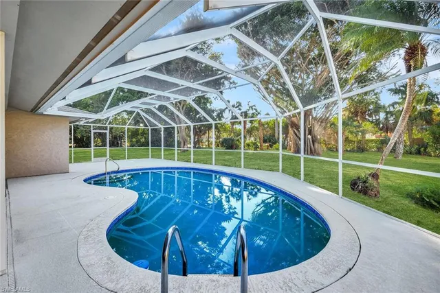 $685,000 | 307 Country Club Drive, Naples, FL 34110