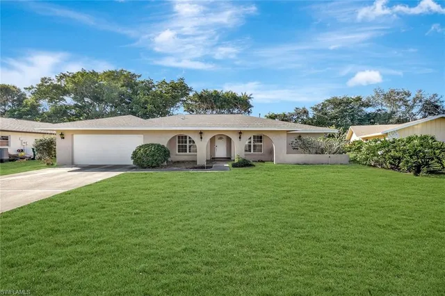a view of outdoor space yard and patio