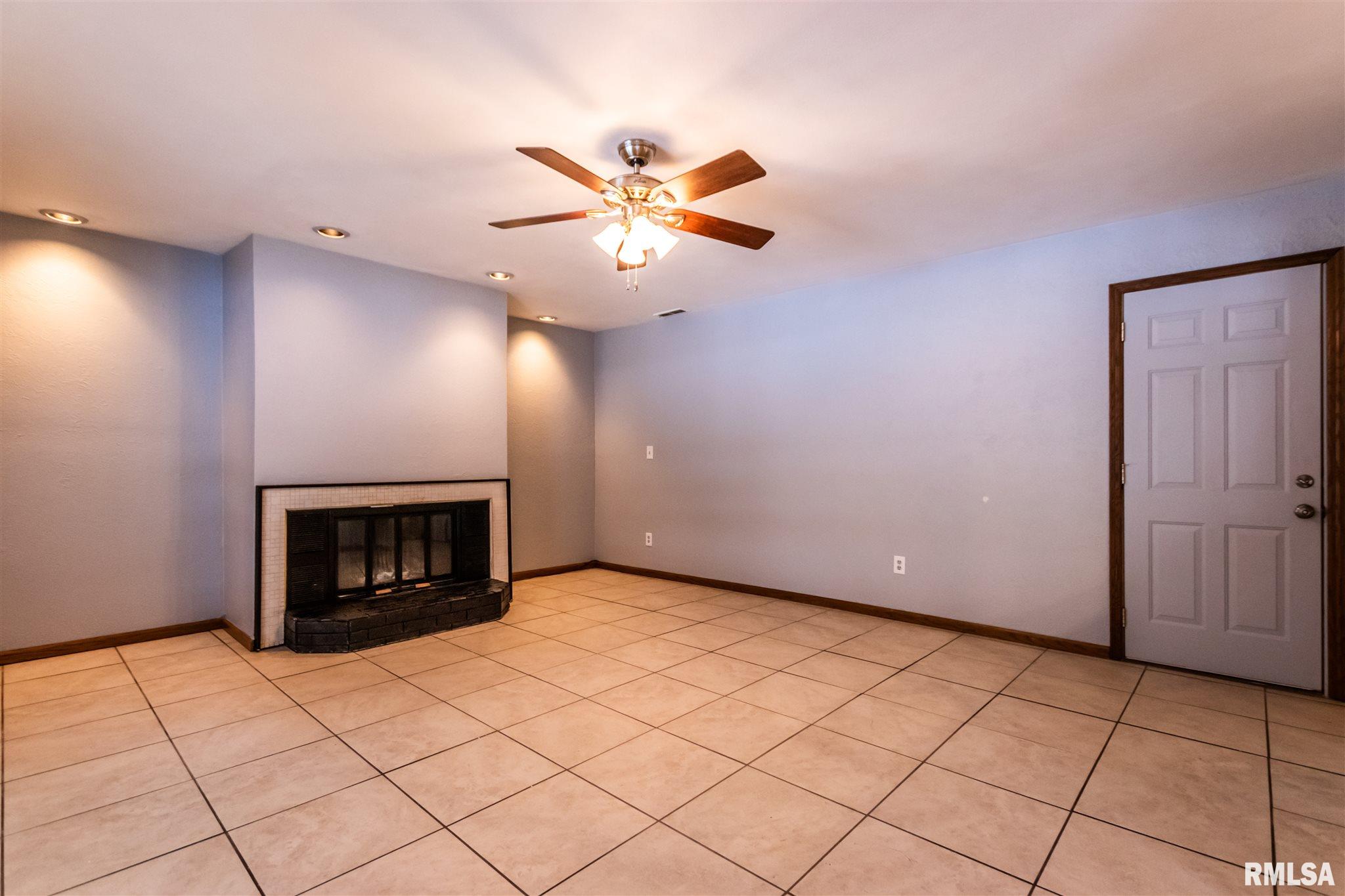 1915 North Ellory Road Peoria, IL 61604 - Photo 8 of 45 Gallery Image 8